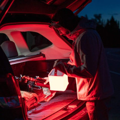 LuminAID Titan, la lanterne de jardin 2-en-1