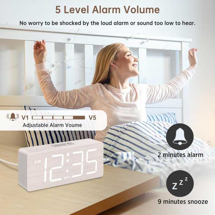 Réveil numérique en bois DreamSky – chiffres larges, alarme forte, variateur, contrôle volume, décor bureau